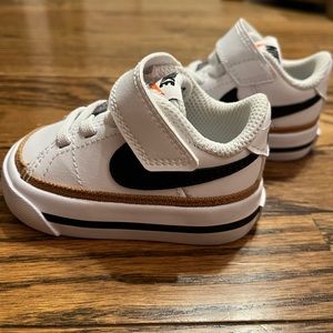 Nike Court Legacy baby/toddler shoes.